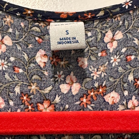 Old Navy maxi floral dress - Picture 2 of 5